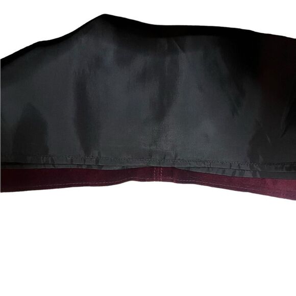 Gap maroon velvet mini skirt. Size 2 - Picture 6 of 8